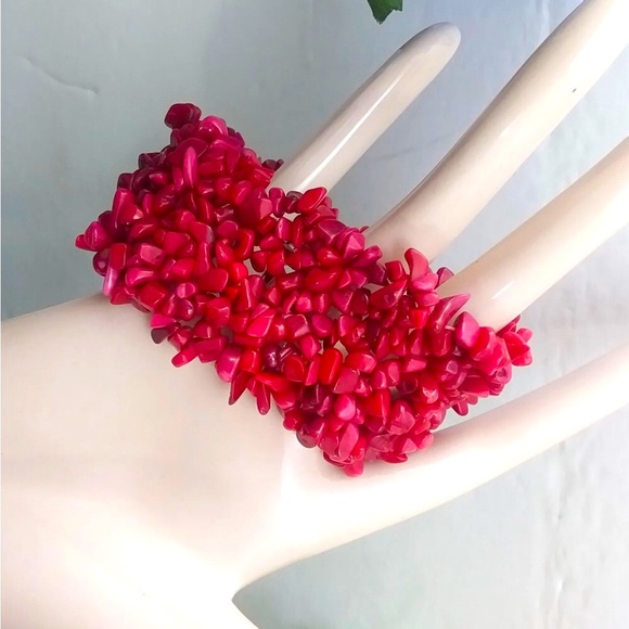 NEW. Wide fuchsia Gemstone Beaded Stretch Bracelet. - Picture 2 of 6